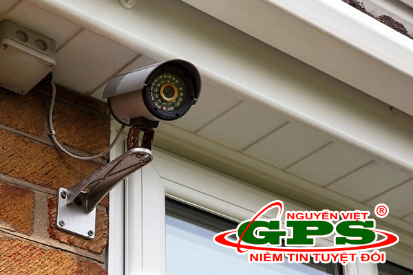 Camera nên lắp đặt ở cửa chính
