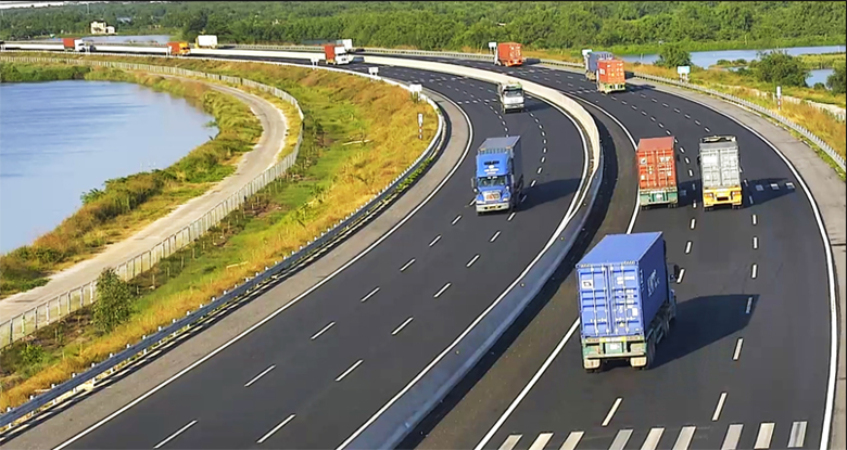 Cần bắt buộc thận trọng khi vượt đường, chuyển làn