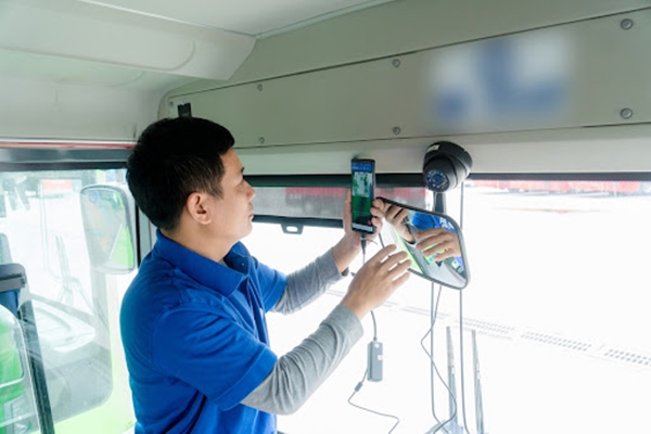 Xe khách là phương tiện nên lắp thiết bị định vị GPS khi tham dự giao thông